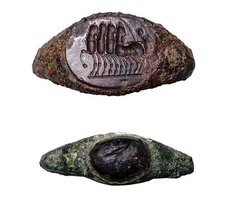 A lot of 2 roman rings set with jasper and agate intaglios. Varia.