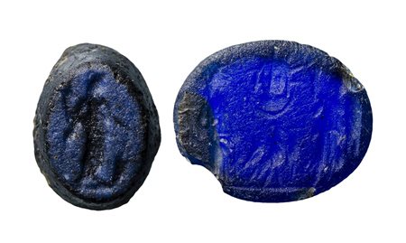 A lot of 2 roman glass intaglios. 