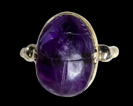 An egypto-roman amethyst scarab mounted on a modern gold ring. 
