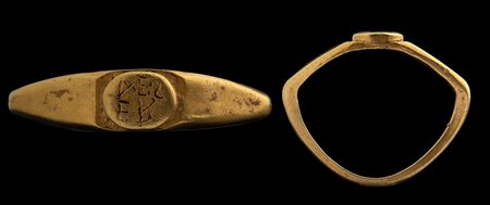 A roman gold ring. Inscription. 