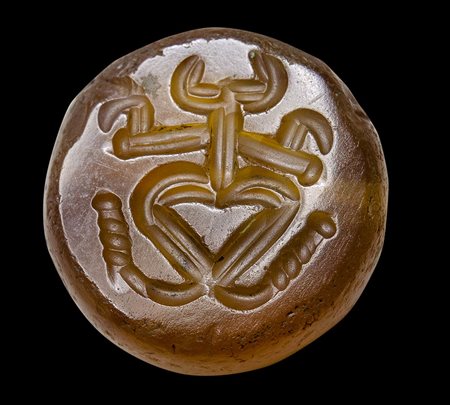 A near-eastern agate seal. Hybrid figure.