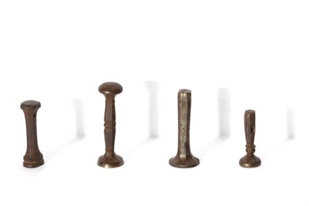 Lotto composto da quattro sigilli, con stemma nobiliare, secoli XVII - XVIII