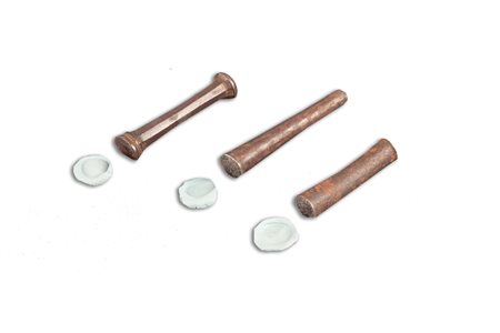 Lotto composto da tre sigilli in ferro due con stemmi nobiliari e uno con stemma cardinalizio, secoli XVII - XVIII