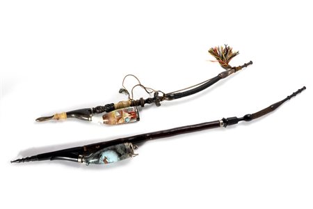 Due pipe in legno e corno, con fornello in porcellana dipinta, Germania o Austria secolo XIX