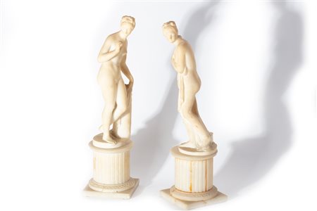Due sculture in alabastro raffiguranti Venere vincitrice e Venere pudica, fine secolo XIX - inizi secolo XX