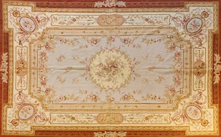 Tappeto Aubusson, in lana color celeste e beige, con decoro floreale e bordi bordeaux, secolo XX