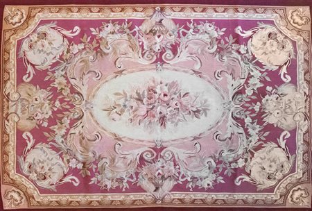 Tappeto Aubusson, in lana color rosso, con decoro floreale, secolo XX