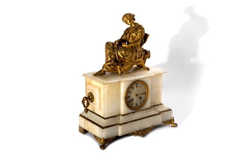 Pendola in alabastro e bronzo dorato, stile Impero, inizi secolo XX