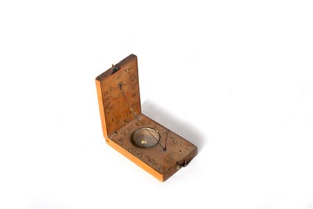Piccola bussola con meridiana da viaggio in legno, secolo XIX