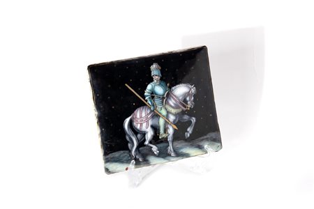 Placca in smalti policromi con cielo stellato e cavaliere in primo piano, inizi secolo XX
