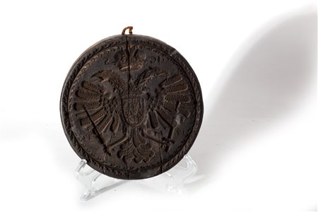 Stampo per burro in cera scura con stemma imperiale Asburgo e aquila bicipite, secolo XVIII