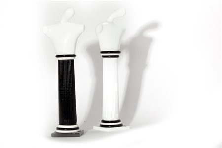 Due sculture in vetro bianco e nero, Veart