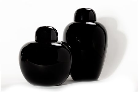 Due vasi in vetro nero con coperchio, Carlo Scarpa per Venini