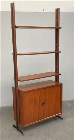 Libreria in legno impiallacciato di teak con tre ripiani a giorno nella parte s