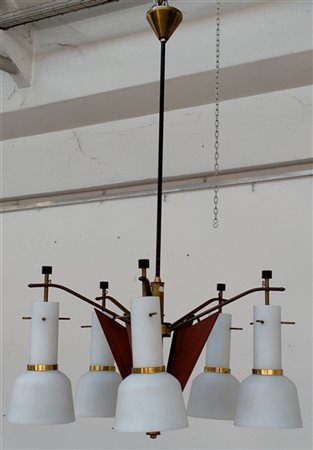 Lampada a sospensione a cinque luci con struttura in ottone, metallo verniciato