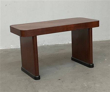 Panchetta in legno impiallacciata in legni diversi, basi in legno ebanizzato. I