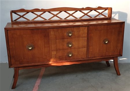 Credenza in legno massello e impiallacciato di rovere a due ante laterali, tre
