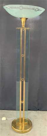 Lampada da terra con base in ottone, fusto in ottone e cristallo, paralume in v