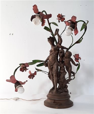 "La Source"
Lampada scultura su disegno di Bruchon. Fusione metallica patinata