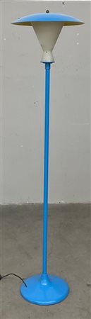 Lampada da terra con fusto in metallo verniciato blu, diffusore in vetro lattim