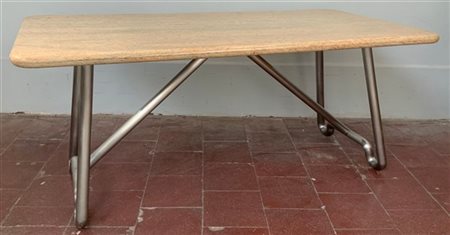 Tavolo con piano in marmo, struttura in acciaio. Italia, produzione recente. (c