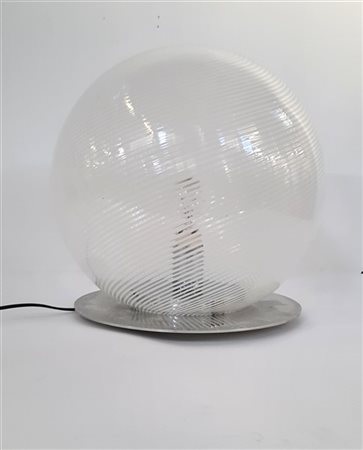 Venini (Attribuito)
Lampada da tavolo con base in metallo e diffusore globulare