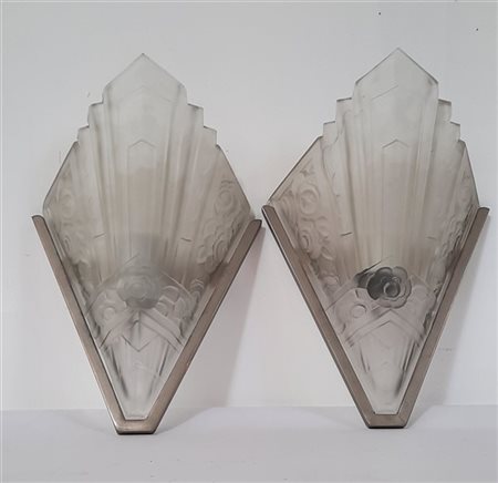 Coppia di lampade da parete Art Déco in vetro soffiato in stampo trasparente in