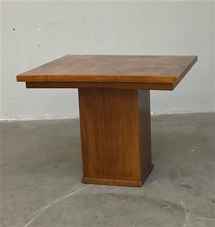 Tavolo da salotto stile Novecento in legno impiallacciato di radica. Italia, an
