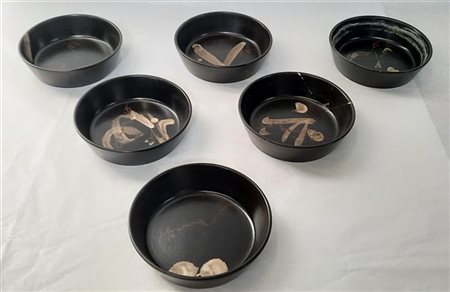Hsiao Ching per Studio Marconi Sei piattini in ceramica smaltata nera con decoro