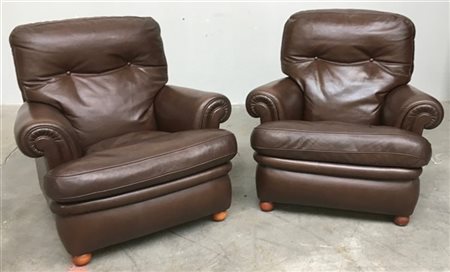 Poltrona Frau Coppia di poltrone. Torino, secolo XX. Rivestimento in pelle marro