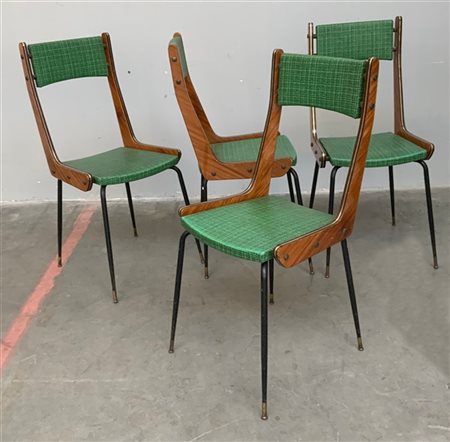 Lotto composto da quattro sedie con gambe in acciaio verniciato nero, puntali i