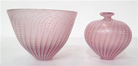 Bertil Vallien Lotto di un vaso soliflore e una ciotola in vetro della serie "Mi