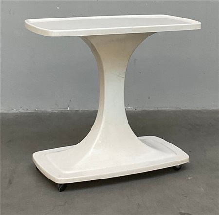 Tavolino su rotelle in abs bianco. Italia, anni '70. (cm 71,5x39x51) (lievi dif