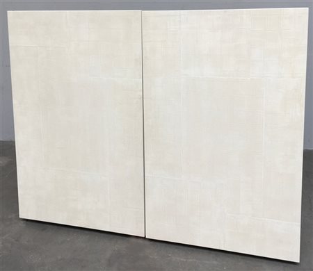 Casamilano Madia a due ante. Italia, 2009. Conglomerato ligneo verniciato bianco