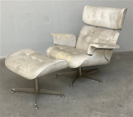 Poltrona con poggiapiedi ispirata al modello "670/671" di Charles Eames e Ray E