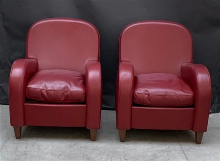 Poltrona Frau Coppia di poltrone modello "Daisy". Italia, 1999. Pelle bordeaux,