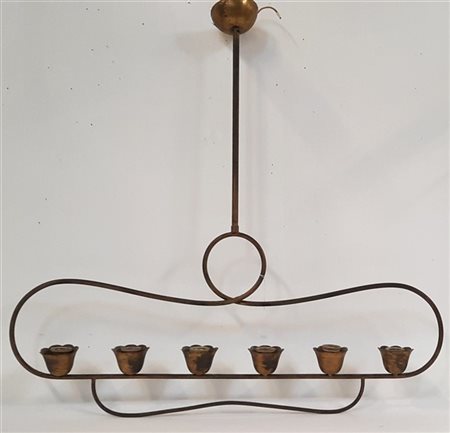 Lampada a sospensione a sei luci in ottone. Italia, anni '50. (h cm 87; d cm 88