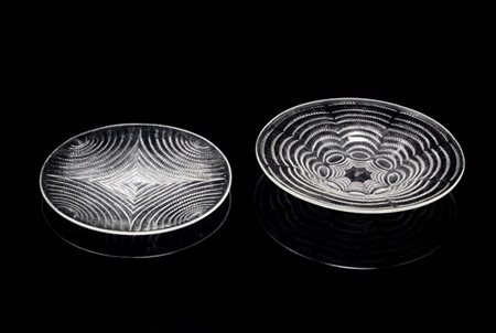 Lalique Lotto composto da un piatto e un centrotavola. Francia, seconda metà sec