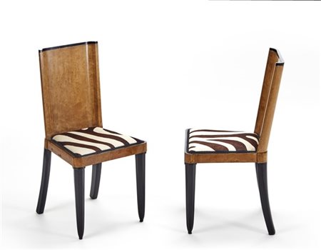 Coppia di sedie Déco in legno impiallacciato ed ebanizzato, seduta in cavallino