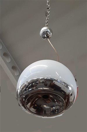 Lampada a sospensione con paralume in vetro soffiato lattimo e struttura in alluminio. Italia, anni '60. (lievi difetti)