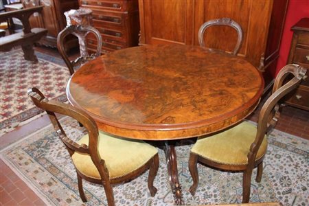 Tavolo circolare a vela