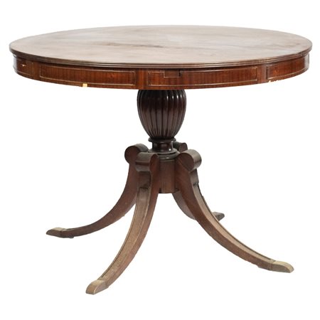 Tavolo tondo in stile inglese