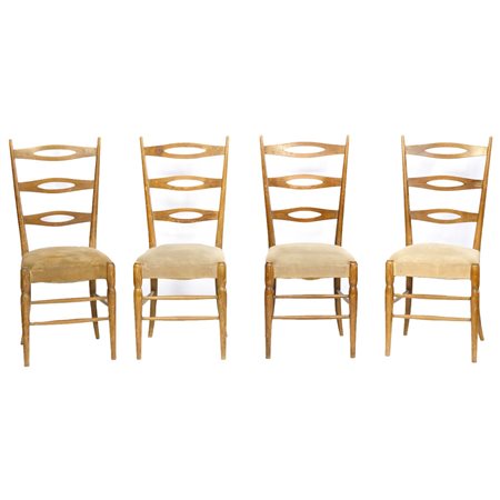 Quattro sedie ed una poltrona