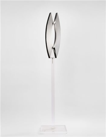 Carmelo Cappello "Ovali intersecanti" 1984
acciaio inox
cm 71x25x12
su base in p