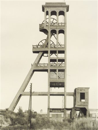 Bernd und Hilla Becher (Siegen 1931 – Rostock 2007) Fördertürm, Fosee Grenay...
