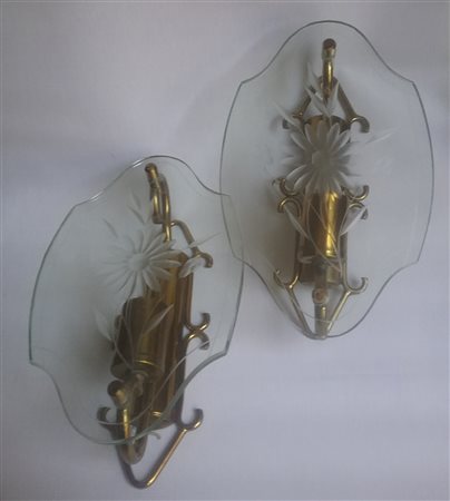 Pietro Chiesa Due appliques, Anni ‘30;in ottone e cristallo molato e inciso a...