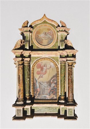 - Piccolo altare barocco con resurrezione;Legno dipinto, altezza totale 57,5...