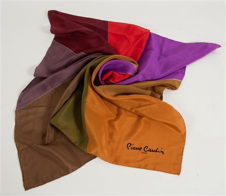 PIERRE CARDIN Foulard in seta multicolore. Cm 86x86 (Difetti)