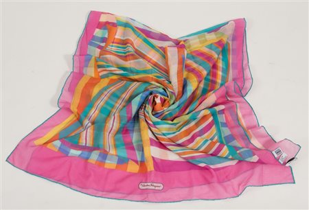 SALVATORE FERRAGAMO Foulard seta e cotone con motivo multicolore. Cm 87x174....