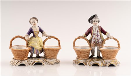 Coppia di statuine di porcellana in stile Capodimonte